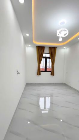 Nhà 1 trệt 2 lầu mt hồ văn cống, 120m2, 2 tỷ 950 7011144