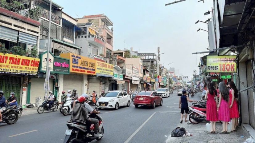 Giá sốc  nhà hxh 6m lạc long quân  dt 41m2 giá chỉ 4.x tỷ 7016452