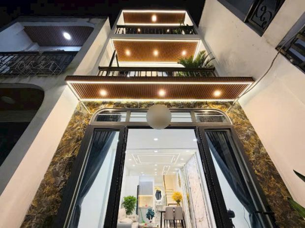 Nhà vị trí đẹp  1 trệt 2 lầu  dt 6x30 7019574