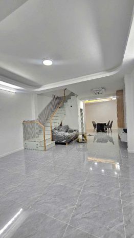 Nhà đẹp ngay trung tâm quận 7 gần các trục đường chính 7020588