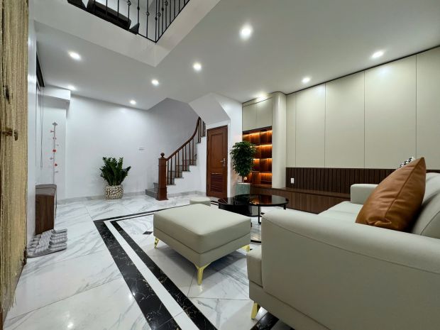 Bán nhà ngọc lâm  full nội thất  30m²  6 tầng  giá 8.3 7022803