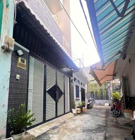 Bán nhà p vip tân sơn nhì, hẻm gần 4m thoáng, 32m2 klg, 2 7026835