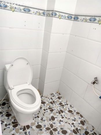 Cho thuê nhà riêng kiên cố, 2 phòng ngủ, có máy lạnh, máy 7042588