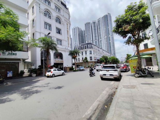 Mặt đường đào nhuận - ngay sát aeon mall - phân lô đường 7042730