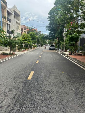 Mặt đường đào nhuận - ngay sát aeon mall - phân lô đường 7042732