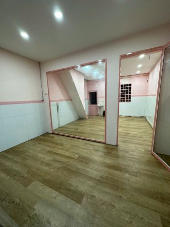 Cho thuê nhà 5 triệu 2 phòng ngủ trệt lầu 2 phòng ngủ kế 7043350