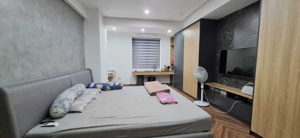 Chung cư tòa f xuân la, mặt phố võ chí công, 132m2 3pn 7043557