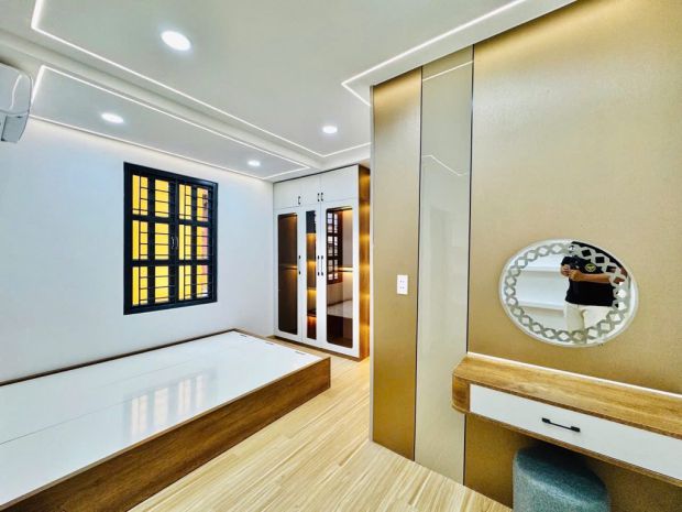 Bán nhà sát mt gần ngã tư phú nhuận, 4 tầng, 19m2 4x5 7043711