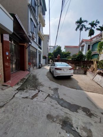 Cạnh trôi bán đất tặng nhà cấp 4 dt 43m ô tô đỗ cửa 7044367