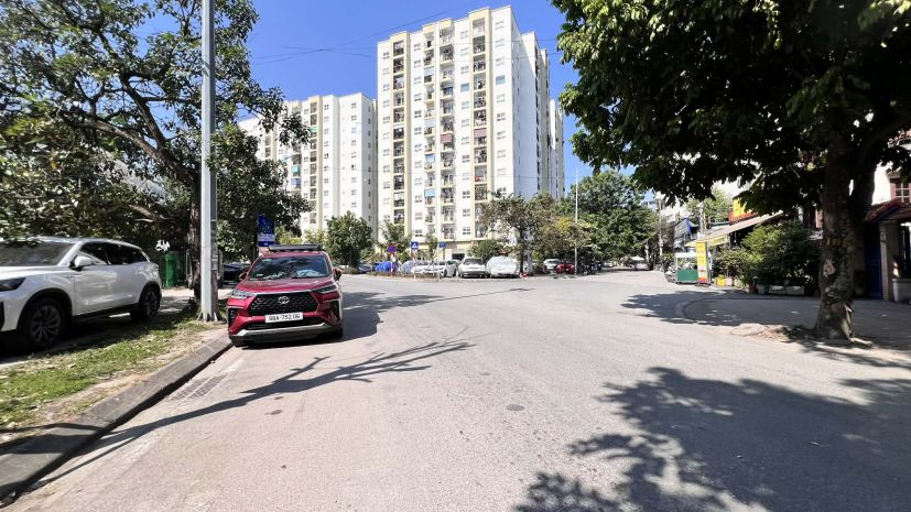 Bán nhà gia thuỵ, 90m, mặt tiền 5.5m, ôtô tránh, full thổ cư 7044936