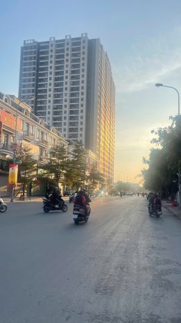 Bán đất cửu việt  trâu quỳ, 44.2 m2 giá chỉ 6.1 tỷ, lh 7046230