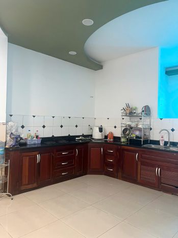 Nhà 4 tầng 5x24m mặt tiền đường phạm thế hiển p7q8. giá: 7049338