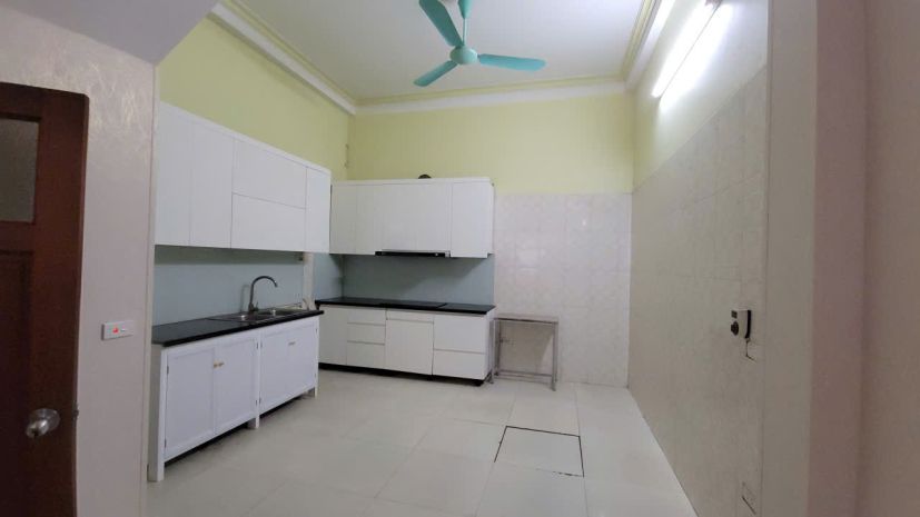 Chính chủ cho thuê cả nhà lâu dài thích hợp để làm vp, kho, 7050599