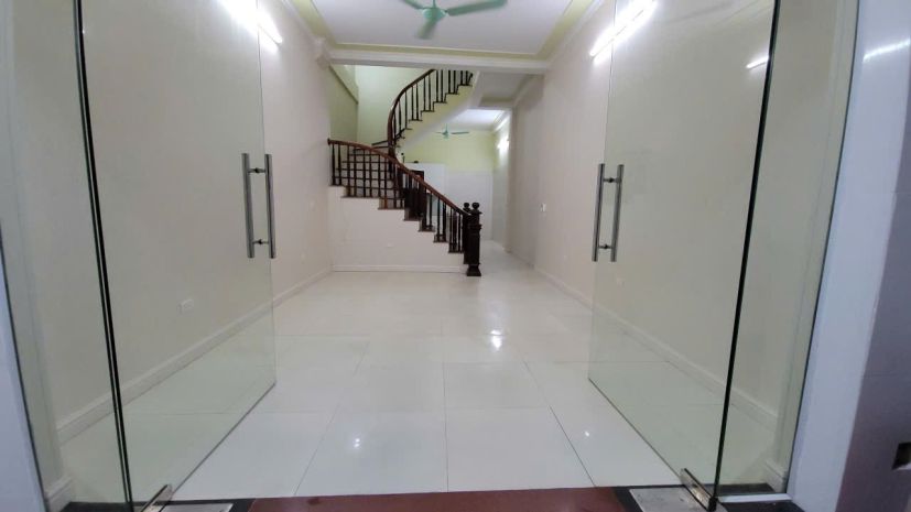 Chính chủ cho thuê cả nhà lâu dài thích hợp để làm vp, kho, 7050600