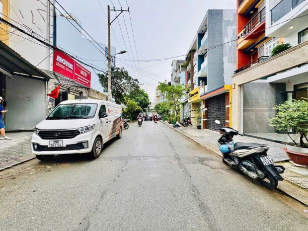 Bình tân  nhà mới 3 lầu sân thượng ngay sát aeon mall 7051004