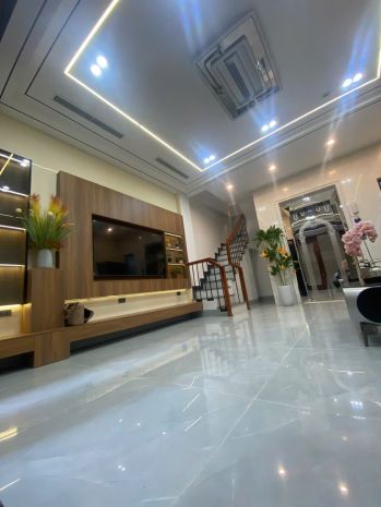 Bán nhà nguyễn văn cừ  ngọc lâm  long biên 7053483