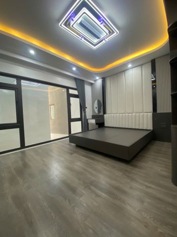 Bán nhà nguyễn văn cừ  ngọc lâm  long biên 7053484