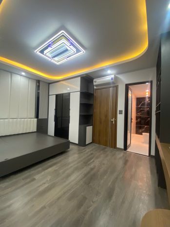 Bán nhà nguyễn văn cừ  ngọc lâm  long biên 7053486