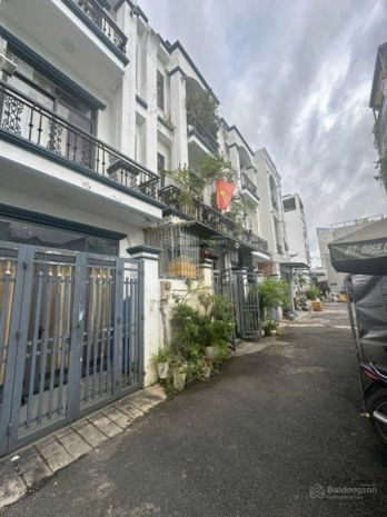 Nhà 3 tầng - siêu đẹp - đường rộng rãi ô tô ngủ trong sân 7059119