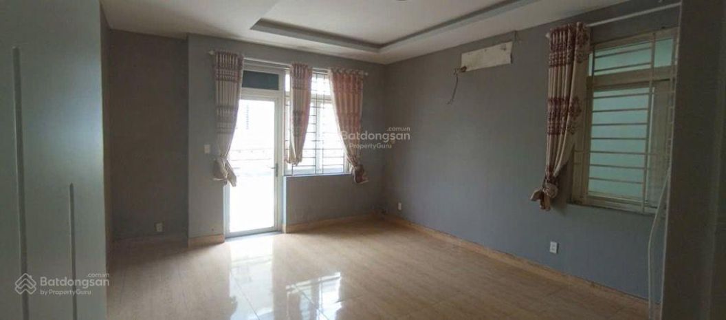 Nhà 3 tầng - siêu đẹp - đường rộng rãi ô tô ngủ trong sân 7059120