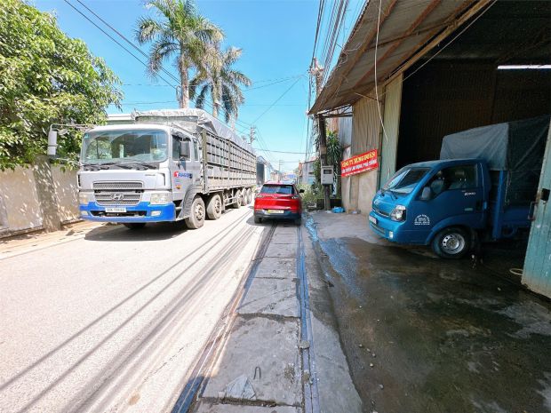 X135 bán nhà xưởng hiện đại, khu dân cư ở kín đông đúc 7060090