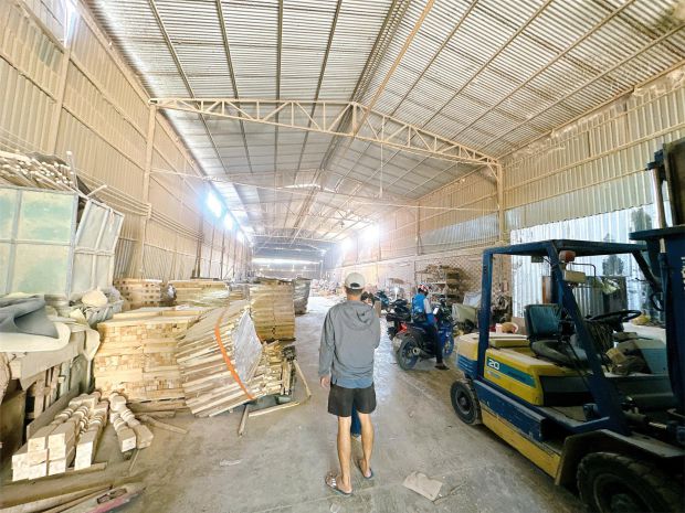 X135 bán nhà xưởng hiện đại, khu dân cư ở kín đông đúc 7060092