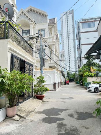 Nhà đẹp  giá tốt  chính chủ cần bán căn nhà nằm kế bên 7065908