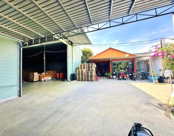 Bán biệt thự sân vườn mặt tiền giá rẻ dĩ an - bình dương 7066184