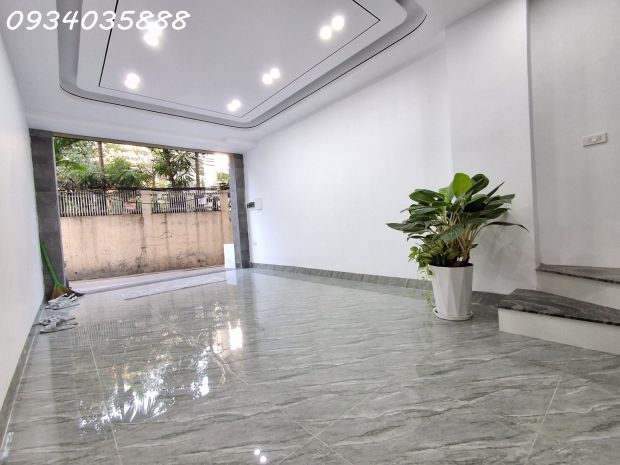 Bán nhà mới phố trạm  31m²  7 tầng thang máy  ô tô vào 7066366