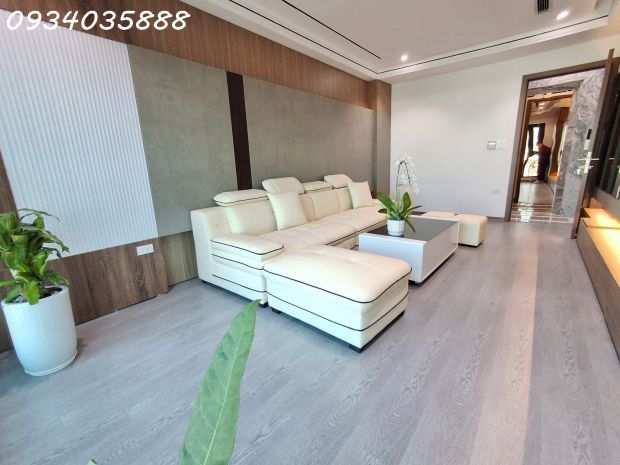 Bán nhà mới phố trạm  31m²  7 tầng thang máy  ô tô vào 7066370