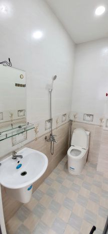 Nhà 4 tầng 2 mt hẻm đường tám danh p.chánh hưng. giá 9,2 tỷ 7066596