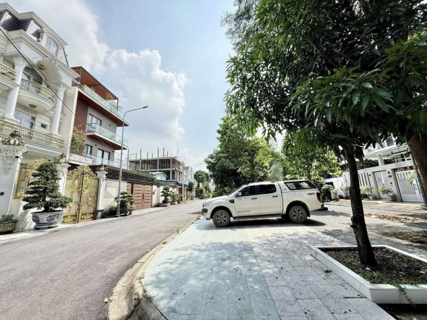 Bán 8 căn biệt thự 10m-20m thuộc khu phú nhuận, đường lê 7067692