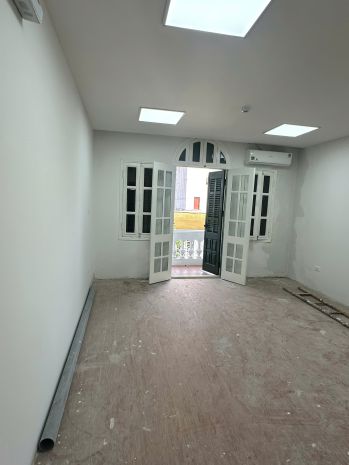 Linhhk cho thuê mặt phố hàng mã  60m, mt 4m, vị trí buôn 7069307