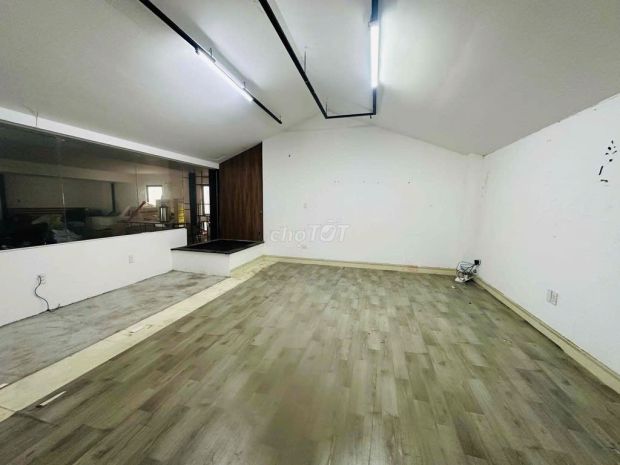 Cho thuê nhà mặt tiền 2 tầng đường võ chí công hoà xuân 7071738