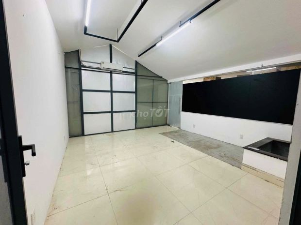 Cho thuê nhà mặt tiền 2 tầng đường võ chí công hoà xuân 7071739