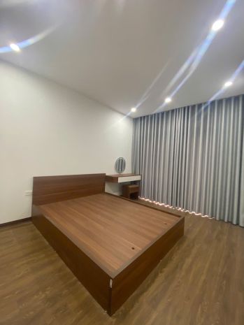 Bán nhà mới nguyễn văn linh  long biên 7072757