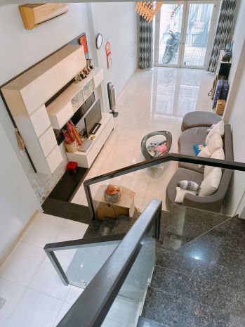 Cho thuê nhà trung tâm quận 10  trệt+ 2 lầu + sân thượng 7081940