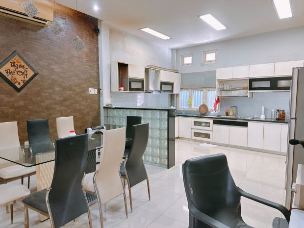 Cho thuê nhà trung tâm quận 10  trệt+ 2 lầu + sân thượng 7081941