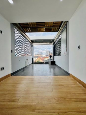 Bán nhà q3  cmt8  hẻm 4m liên thông  5 tầng  giếng trời 7082834