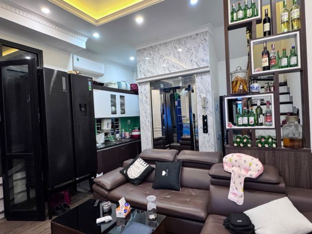 Siêu hiếm ! chỉ hơn 8 tỷ. nhà 6t thang máy. cách 1 nhà ra 7083006