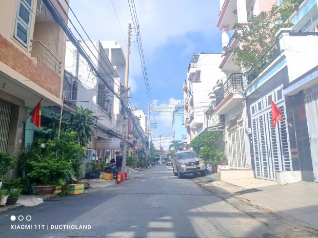 Ngay ngã tư ga, căn góc hiếm 2 mặt tiền đường 8m không lg, 7083345