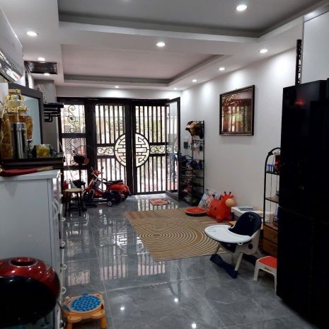 Tập thể tầng 1 hoàng quốc việt dt 4560m 6,5 tỷ ô tô đỗ 7084461