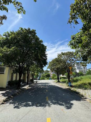 Lô đất góc 2 mặt tiền  vị trí vàng ngay the seasons lái 7089893