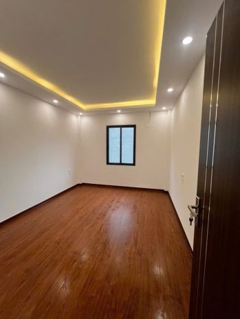 Nhà mới về ở ngay-thang máy-mặt đừờng ô tô tránh -tt quận 7090912