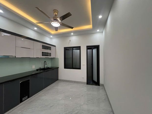 Nhà mới về ở ngay-thang máy-mặt đừờng ô tô tránh -tt quận 7090913