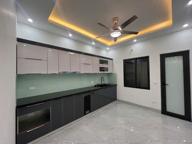 Nhà mới về ở ngay-thang máy-mặt đừờng ô tô tránh -tt quận 7090914