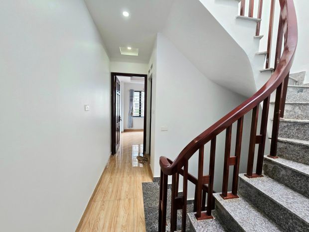 Mặt ngõ thông kinh doanh -phố lạc long quân  35m 5t nhà 7099775