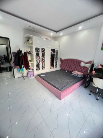 Chính chủ cần bán nhà lô góc 4 tầng dân xây độc lập mặt 7106009