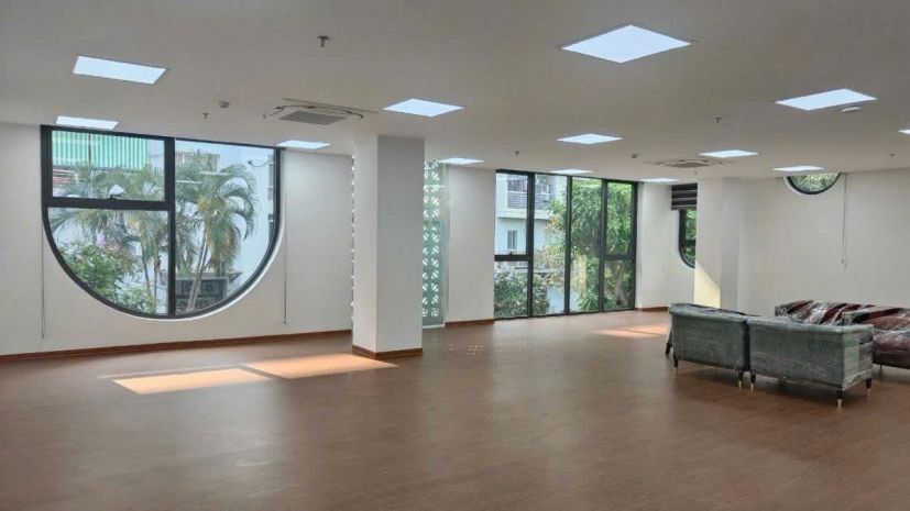 18.12.25.1 cho thuê 6 tầng mặt phố gần cv cầu giấy, có thể 7110771