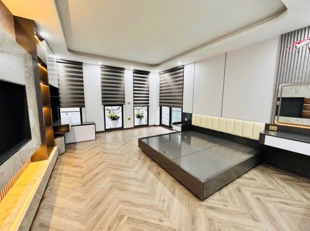 Phố nguyễn văn cừ, lô góc 58m2 8t, vài bước ra mặt phố, ô 7110838